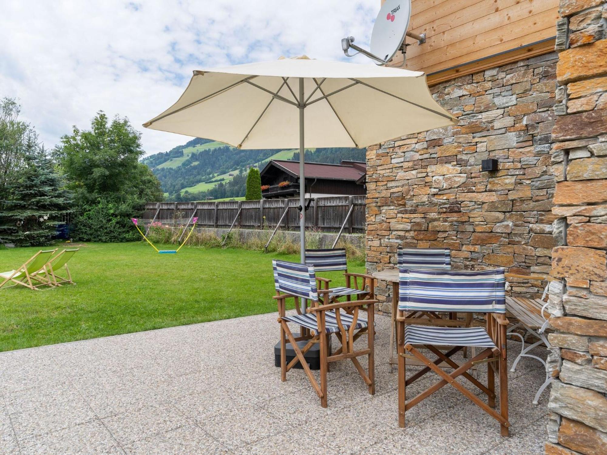 Central Apartment With Balcony Terrace Garden Deckchairs ブリクセン イン ターレ エクステリア 写真